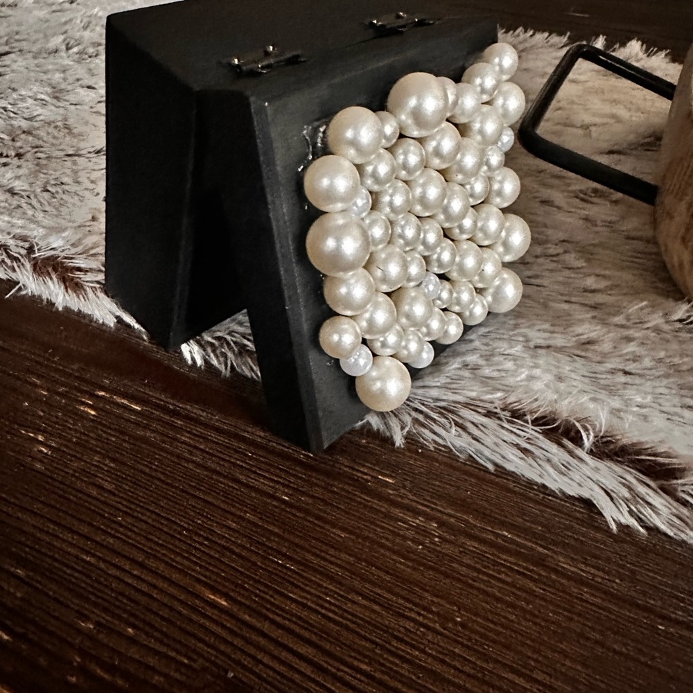 Hand crafted Pearl Cluster black wood trinket box - Picture 5 of 12